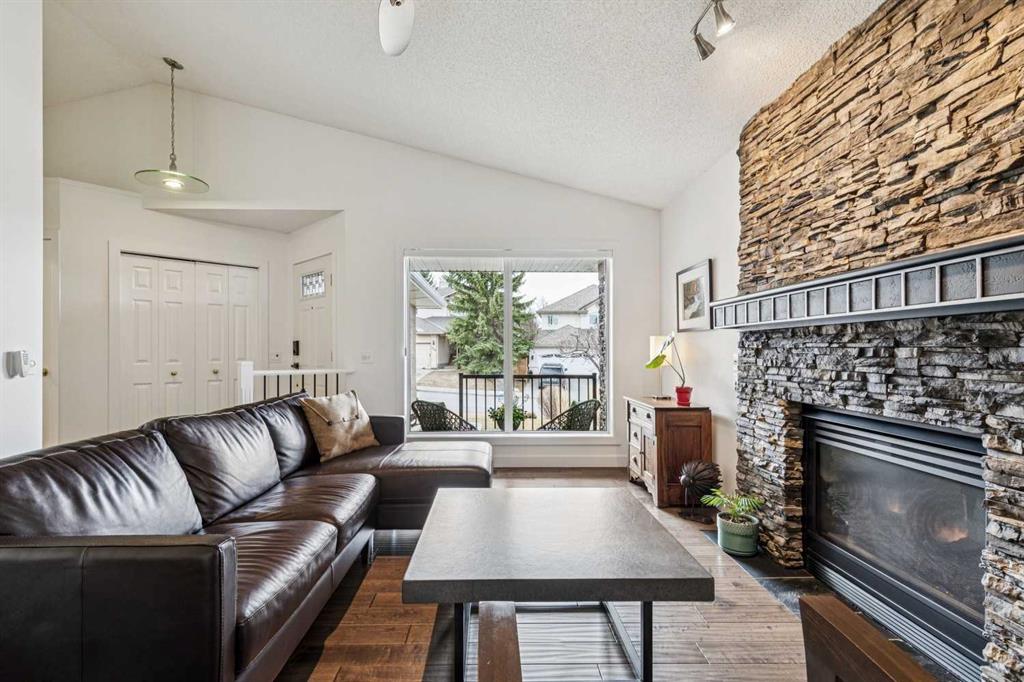 Picture for 127 Mt Assiniboine Circle SE