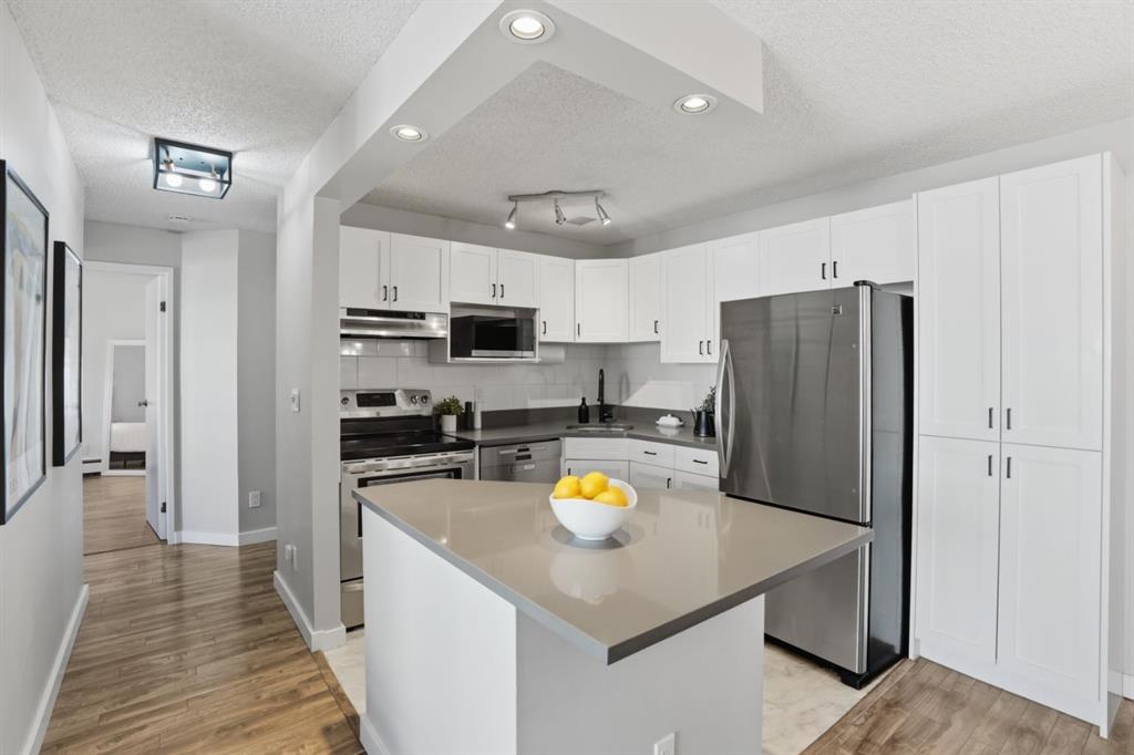 Picture for 202, 545 18 Avenue SW