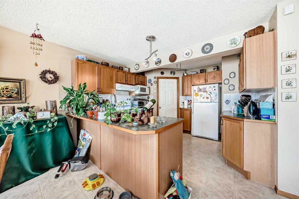 Picture for 203 WEST LAKEVIEW Circle 