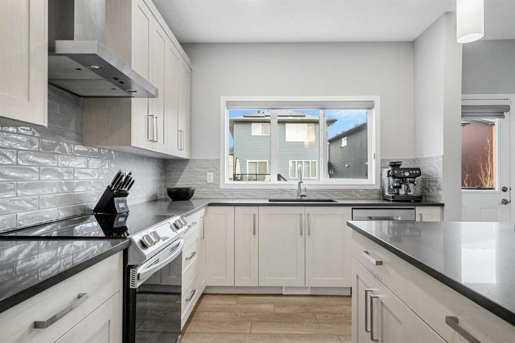 Picture for 1020 Chinook Gate Heath SW