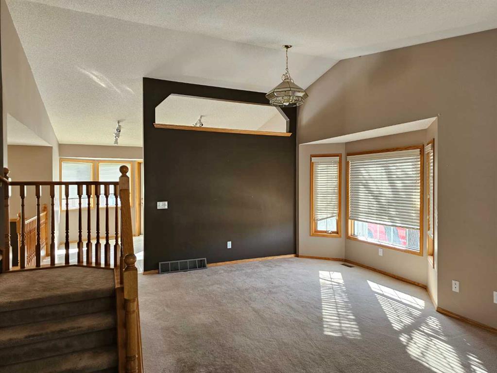 Picture for 302 Meadowbrook Bay SE