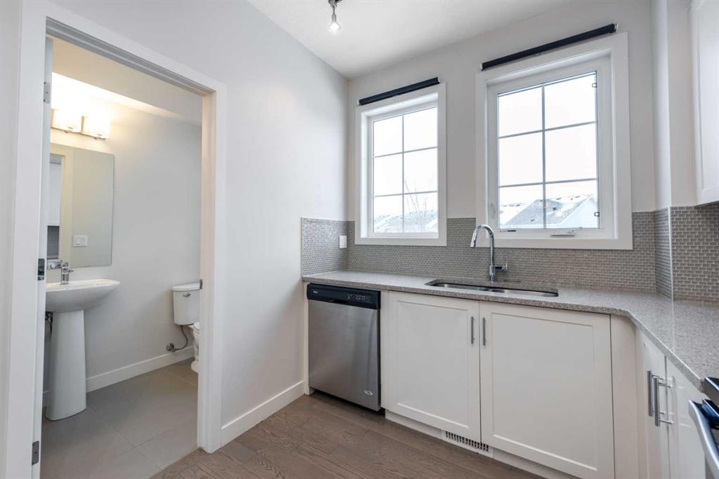 Picture for 40 SHERWOOD Row NW