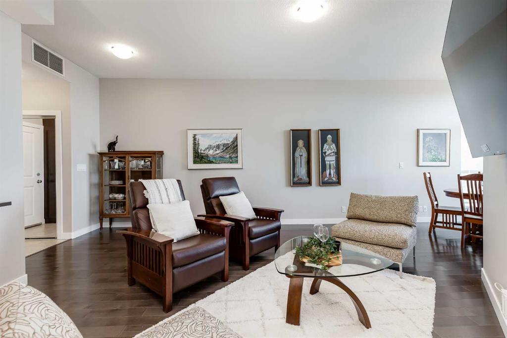 Picture for 1109, 16 Varsity Estates Circle NW