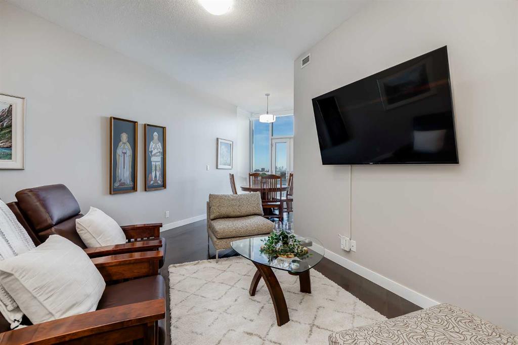 Picture for 1109, 16 Varsity Estates Circle NW