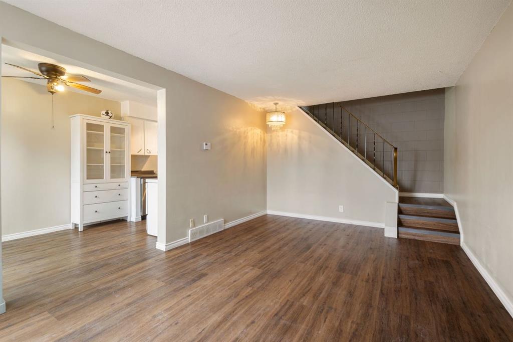 Picture for 6, 6147 Buckthorn Road NW