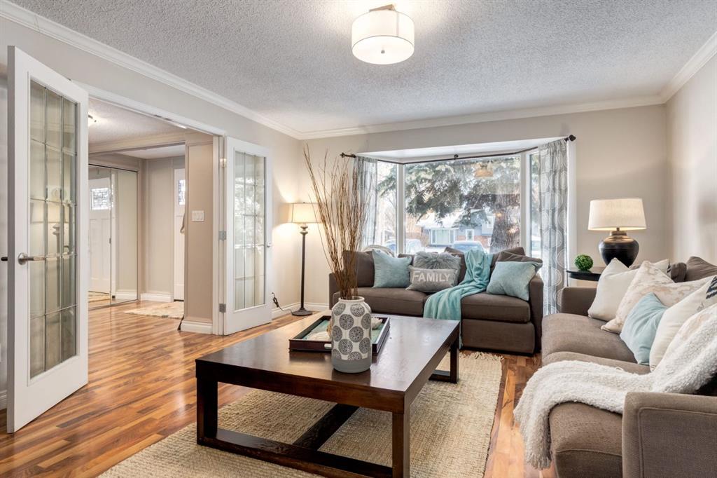 Picture for 43 Midlake Place SE