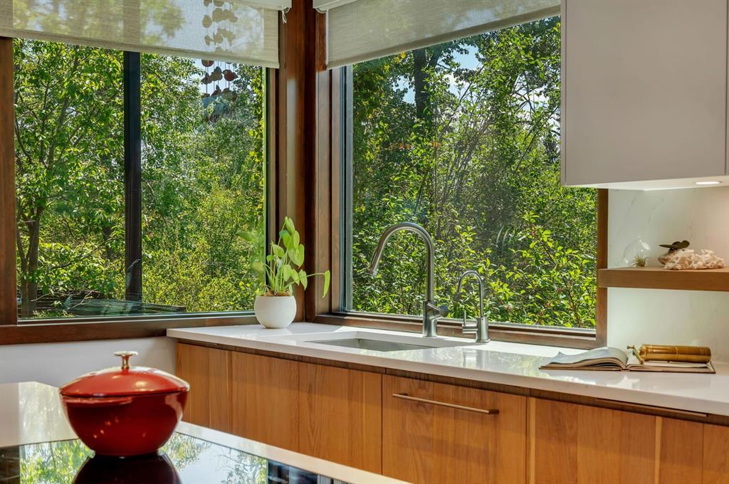 Picture for 955 Rideau Road SW