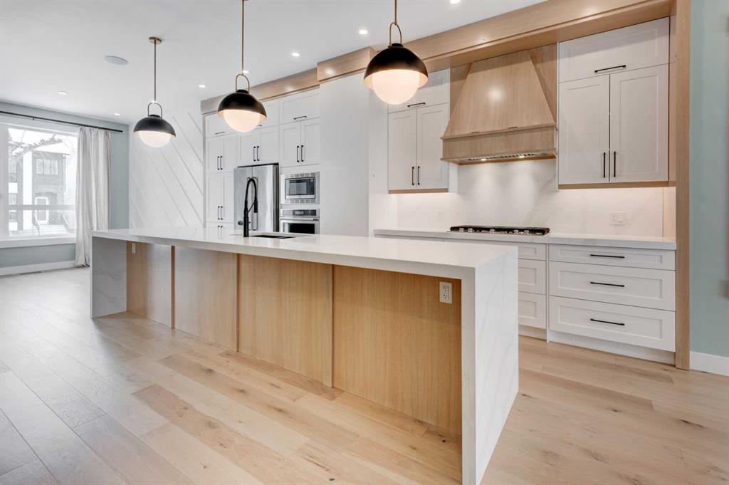 Picture for 2425 27 Street SW