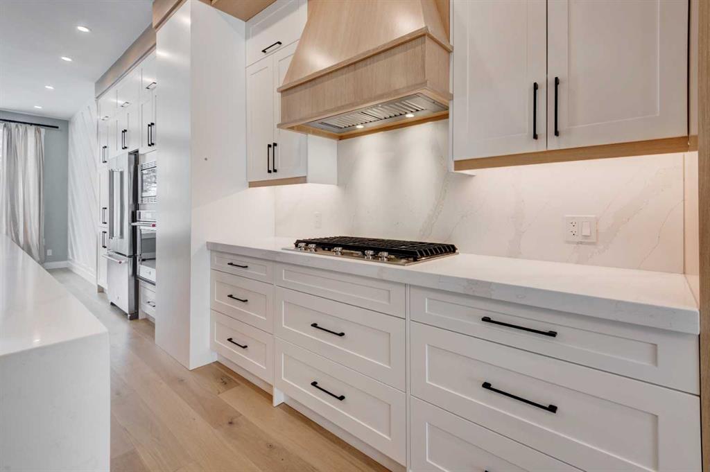 Picture for 2425 27 Street SW