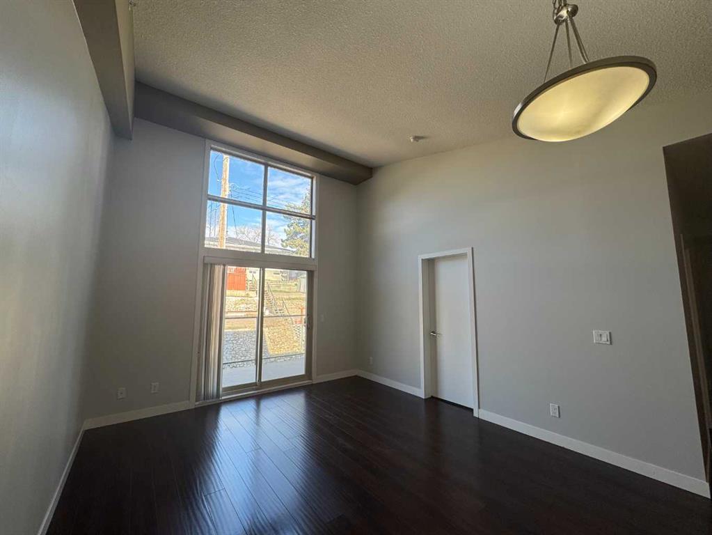 Picture for 528, 4303 1 Street NE