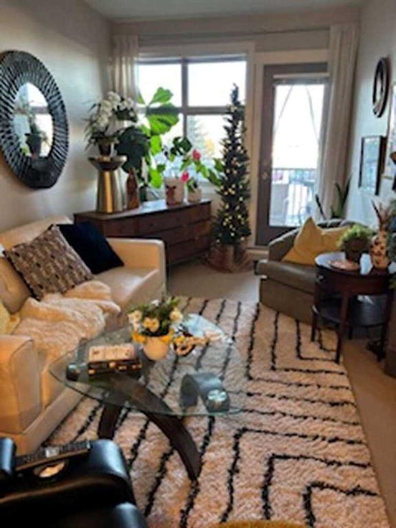 Picture for 221, 100 Lakeway Boulevard 