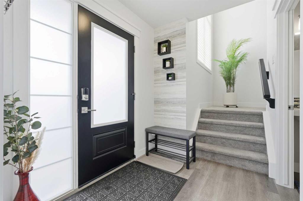 Picture for 12 Yorkville Avenue SW