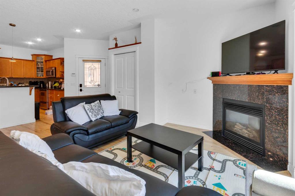 Picture for 2, 3421 5 Avenue NW