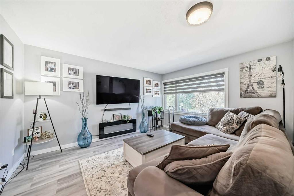 Picture for 447 Malvern Close NE