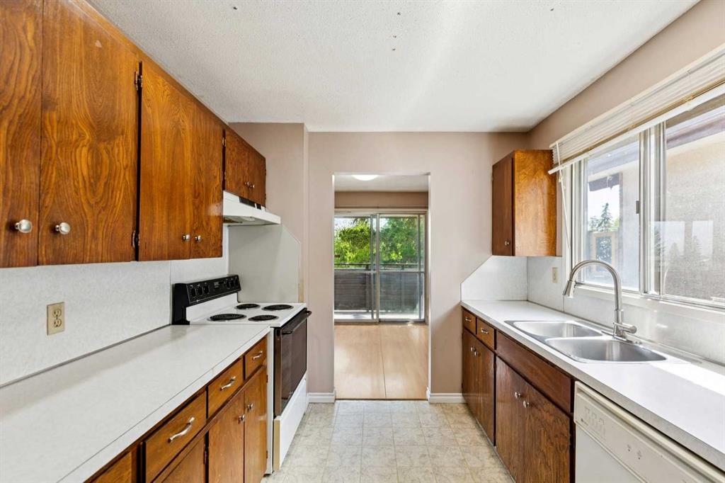 Picture for 7833 Hunterquay Road NW