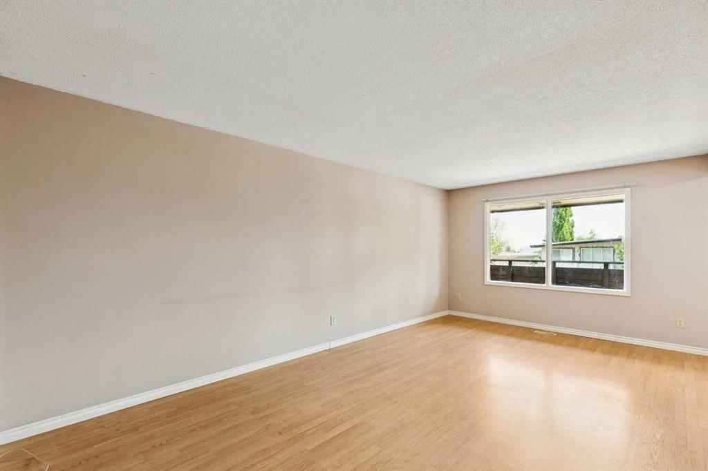 Picture for 7833 Hunterquay Road NW
