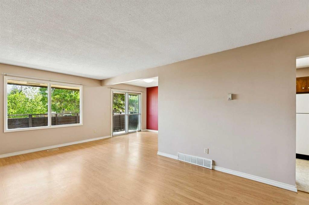 Picture for 7833 Hunterquay Road NW
