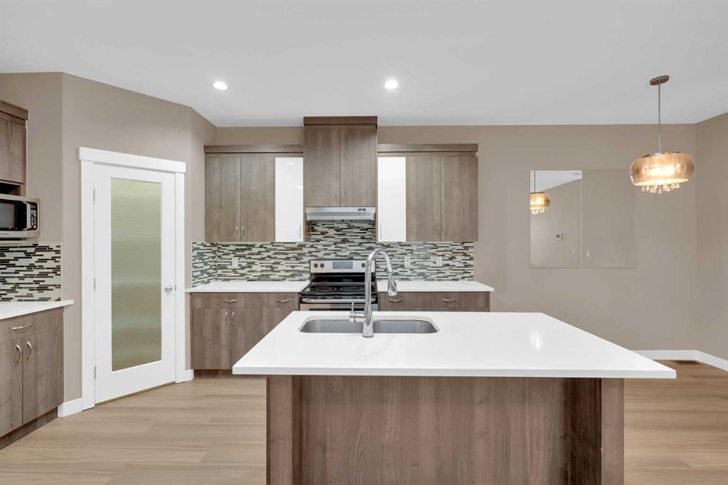 Picture for 87 Baysprings Way SW https://www.cirrealty.ca/reb/creb/15/A2264015_10.jpg