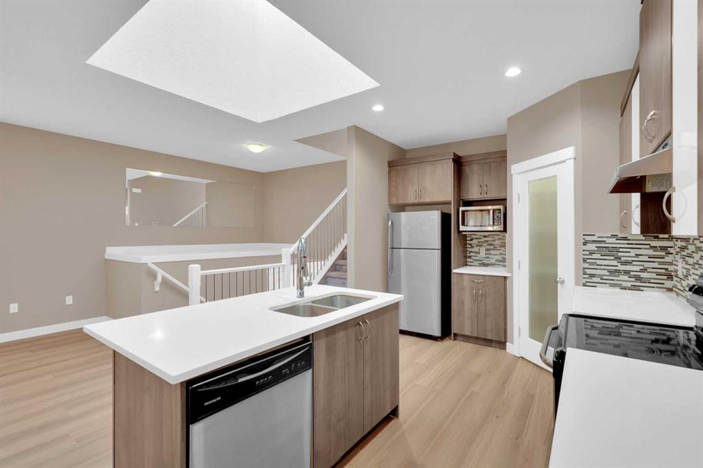 Picture for 87 Baysprings Way SW https://www.cirrealty.ca/reb/creb/15/A2264015_11.jpg