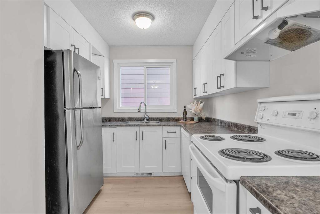 Picture for 7840 21A Street SE https://www.cirrealty.ca/reb/creb/15/A2266015_11.jpg