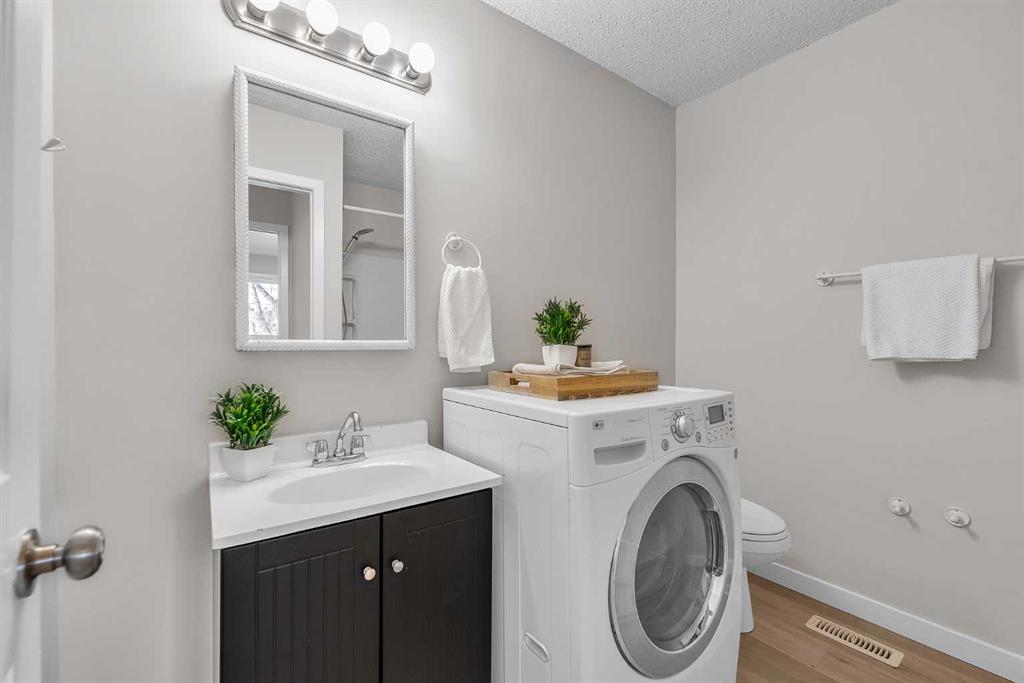 Picture for 7840 21A Street SE https://www.cirrealty.ca/reb/creb/15/A2266015_15.jpg