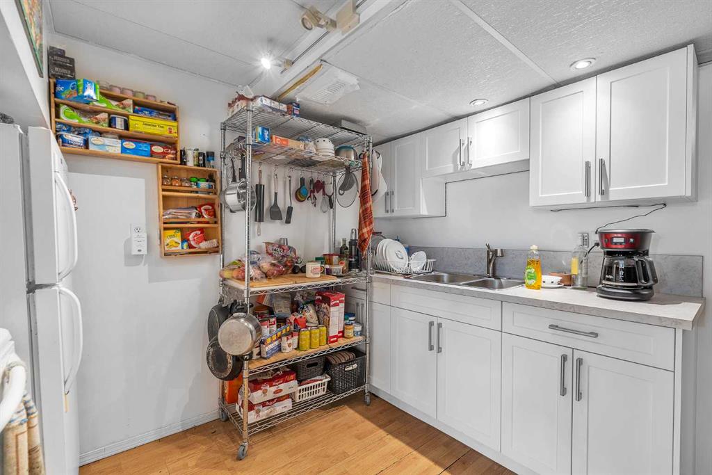 Picture for 7840 21A Street SE https://www.cirrealty.ca/reb/creb/15/A2266015_18.jpg
