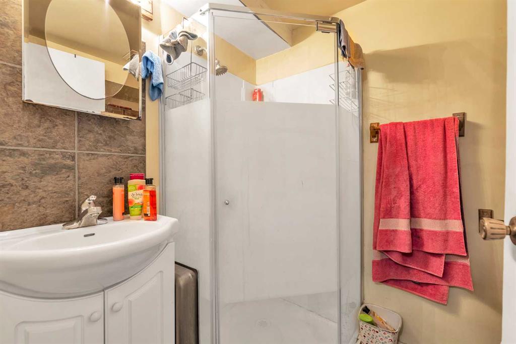 Picture for 7840 21A Street SE https://www.cirrealty.ca/reb/creb/15/A2266015_21.jpg