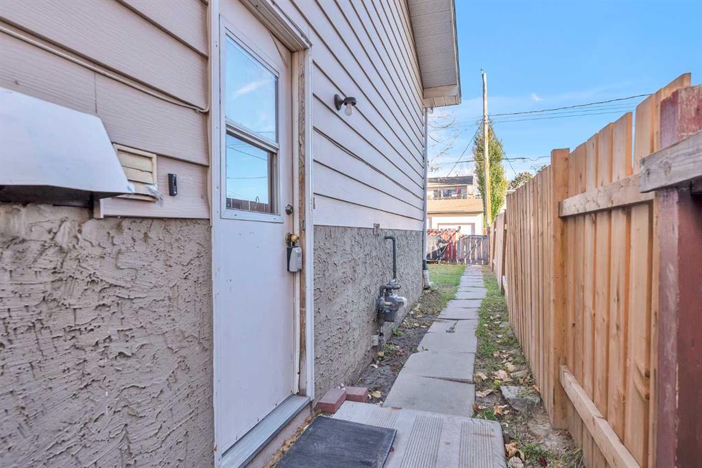 Picture for 7840 21A Street SE https://www.cirrealty.ca/reb/creb/15/A2266015_23.jpg