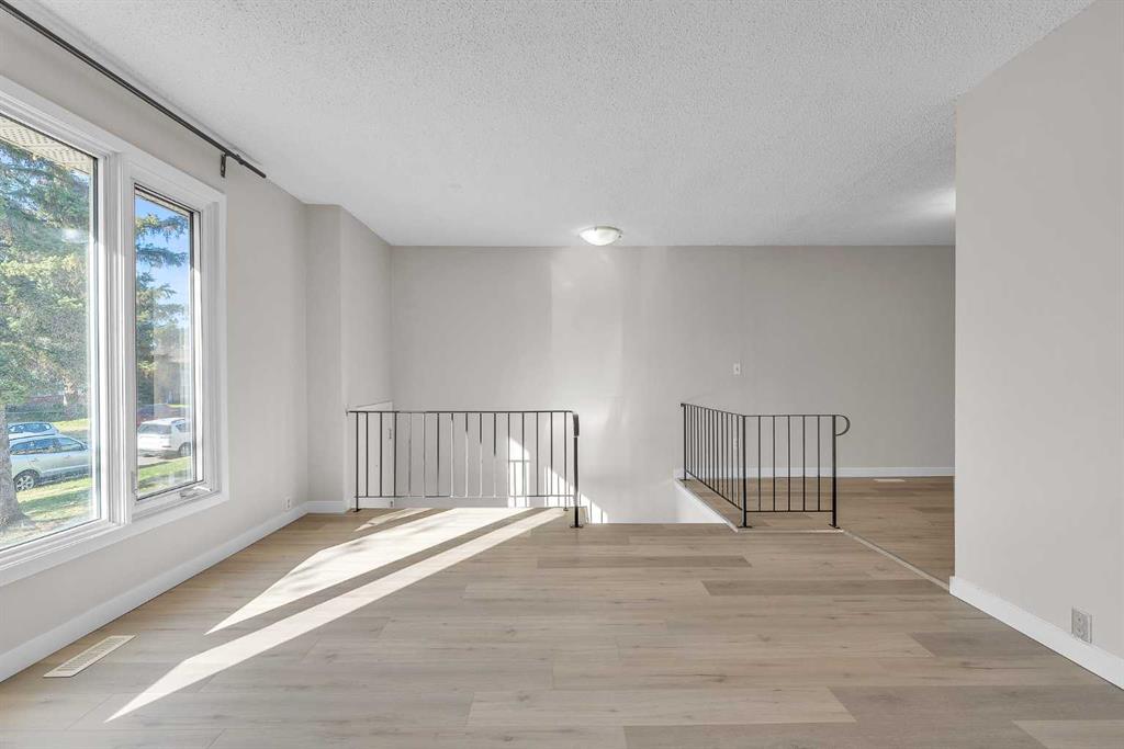 Picture for 7840 21A Street SE https://www.cirrealty.ca/reb/creb/15/A2266015_6.jpg