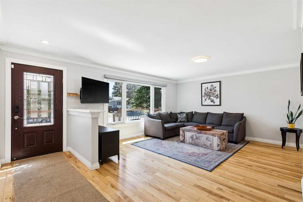 Picture for 734 Oakhill Place SW