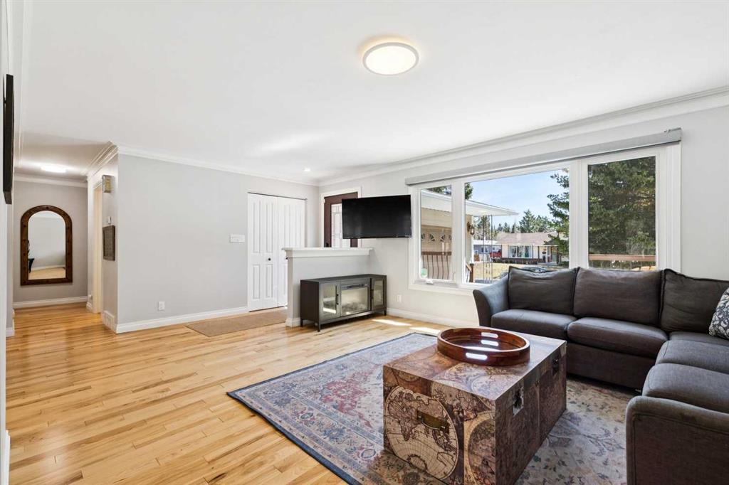 Picture for 734 Oakhill Place SW