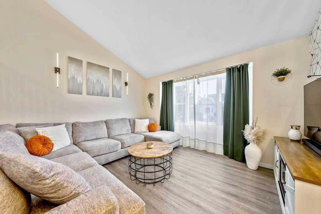 Picture for 5 Shawglen Court SW