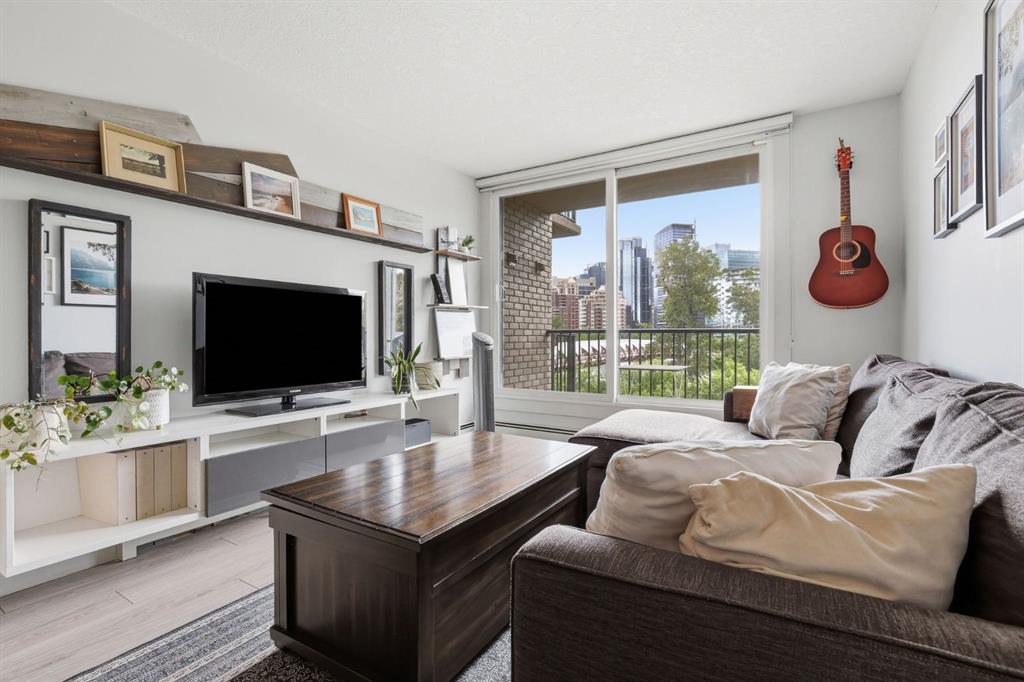 Picture for 403, 916 Memorial Drive NW