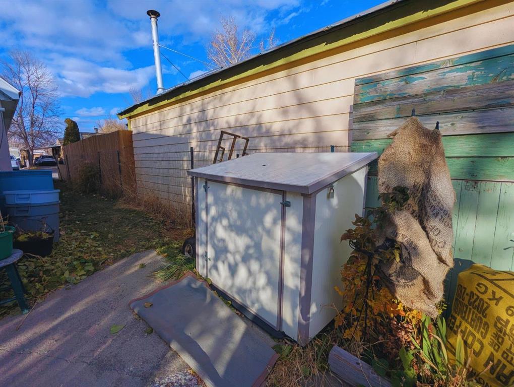 Picture for 119 47 Avenue W https://www.cirrealty.ca/reb/creb/16/A2267316_26.jpg