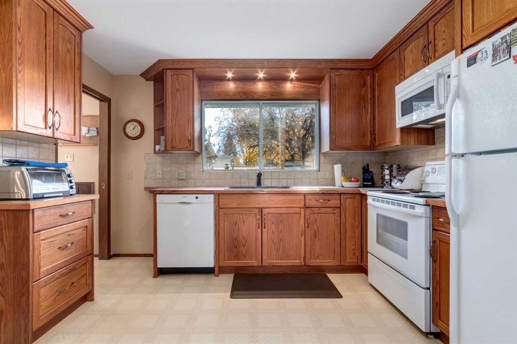 Picture for 1623 111 Avenue SW