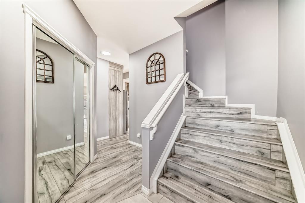 Picture for 216 Saddlecrest Way NE