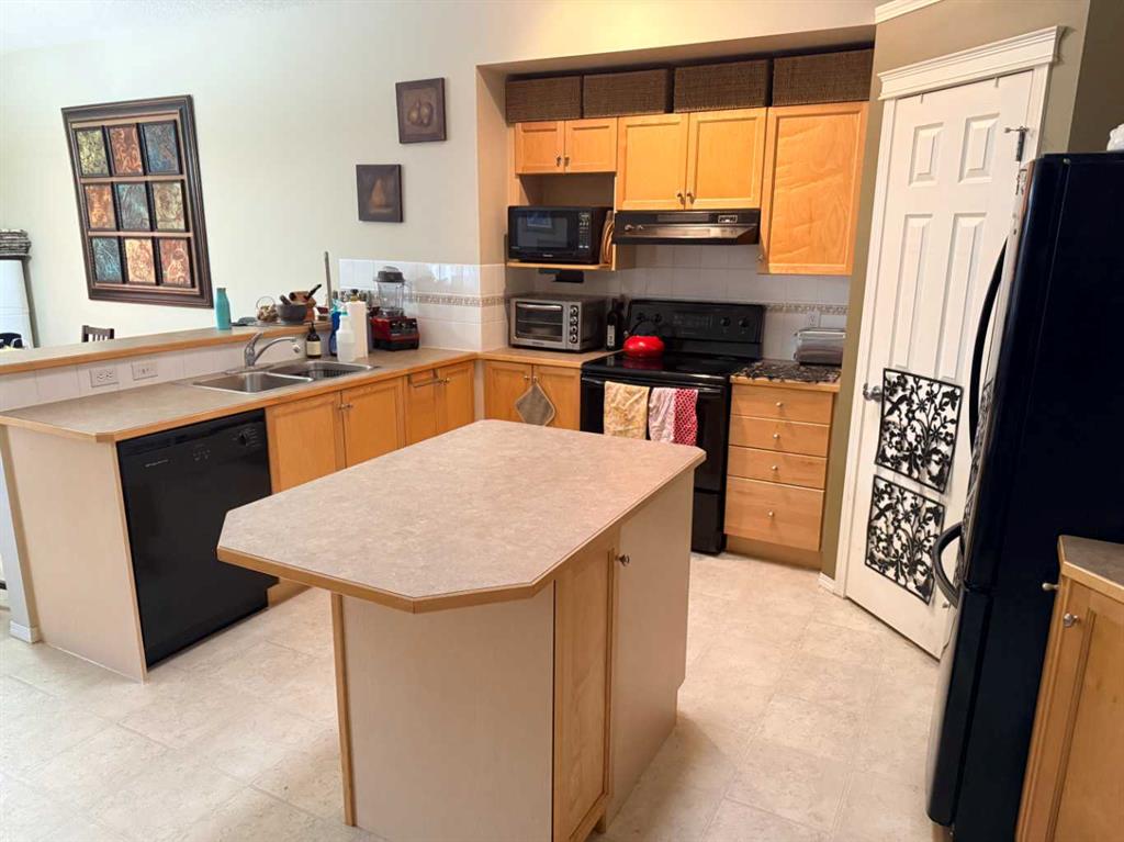 Picture for 61 Everwoods Close SW