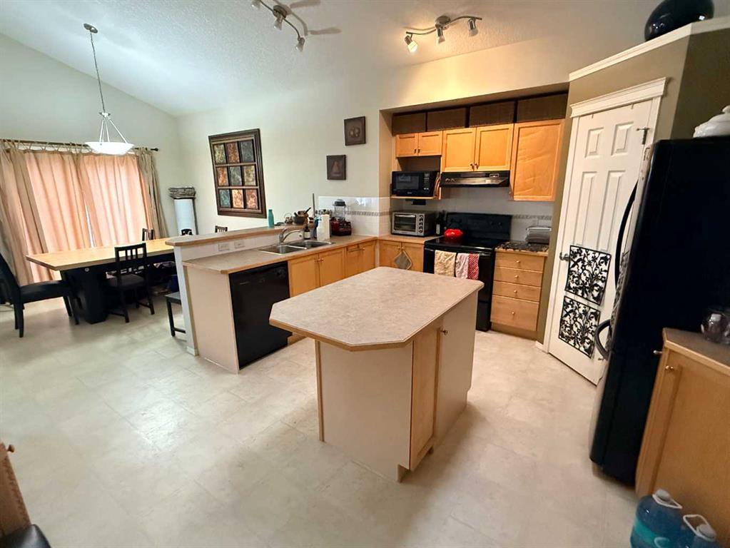 Picture for 61 Everwoods Close SW