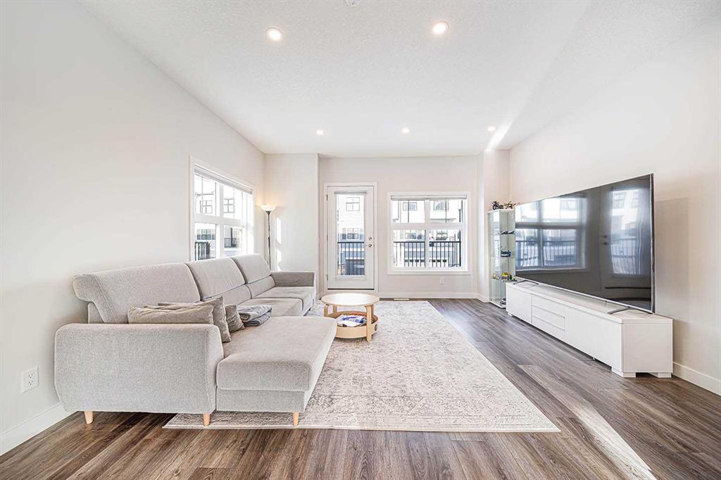 Picture for 69 Les Jardins Park SE