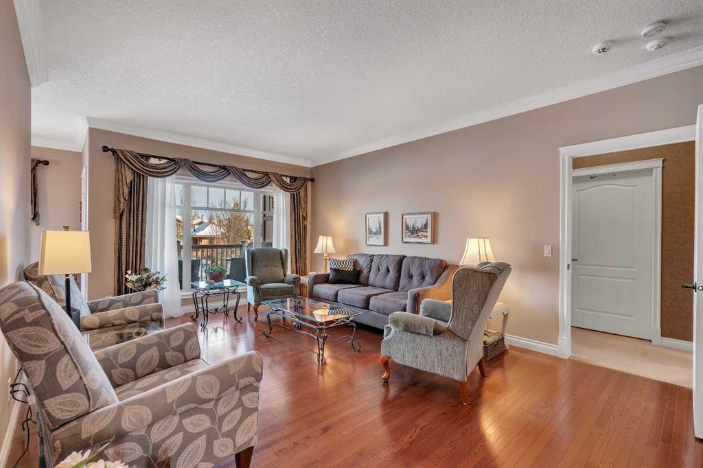 Picture for 8 Bridle Estates Road SW