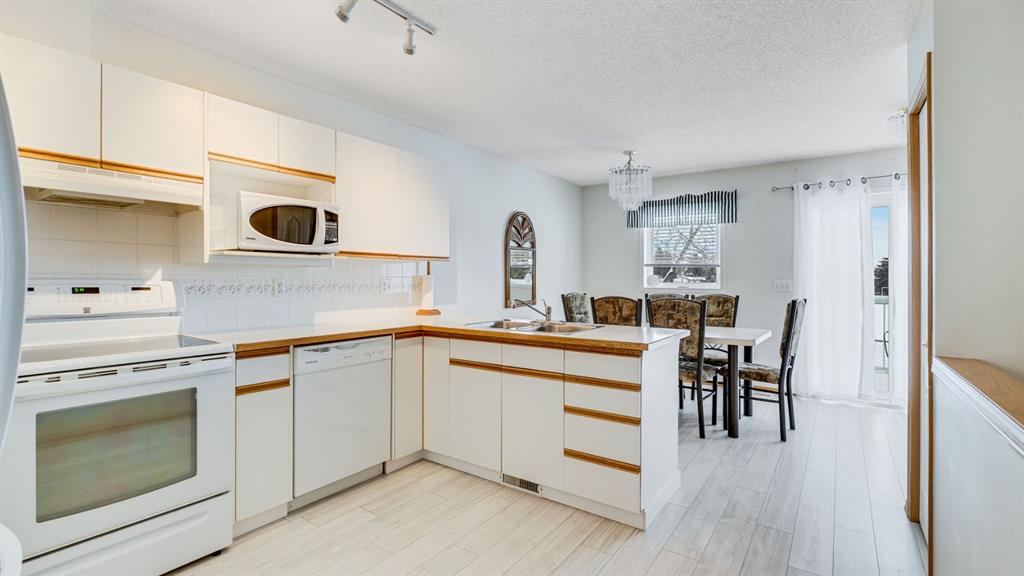 Picture for 42, 105 Elm Place 