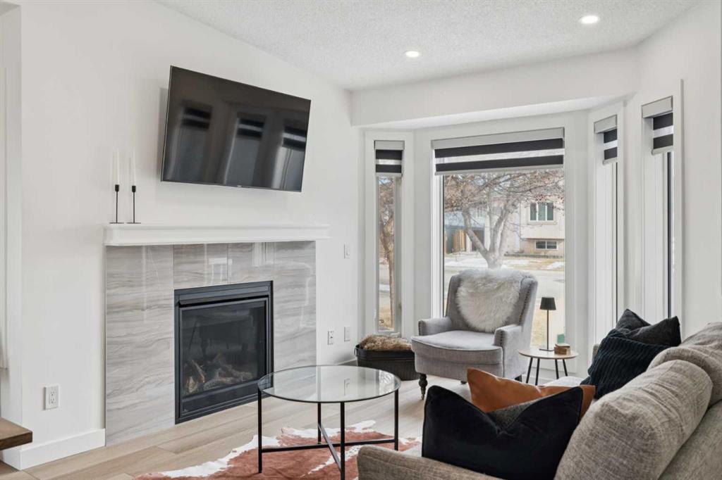 Picture for 194 Martinglen Way NE