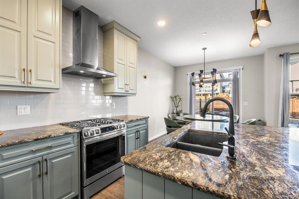 Picture for 17 Calhoun Crescent NE