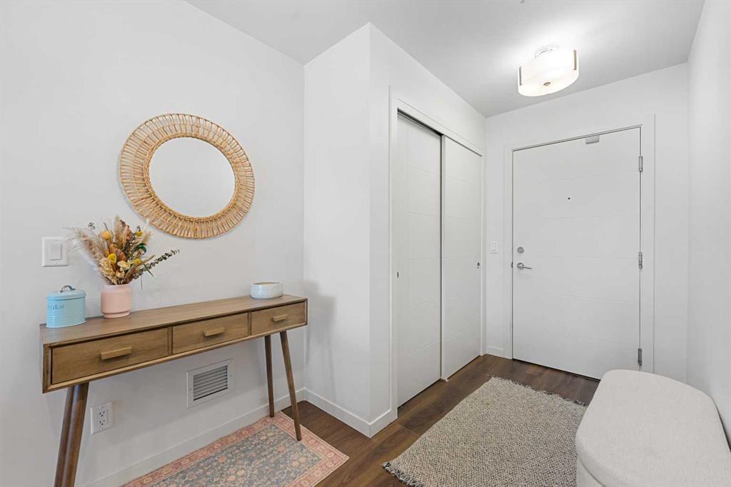 Picture for 307, 317 22 Avenue SW