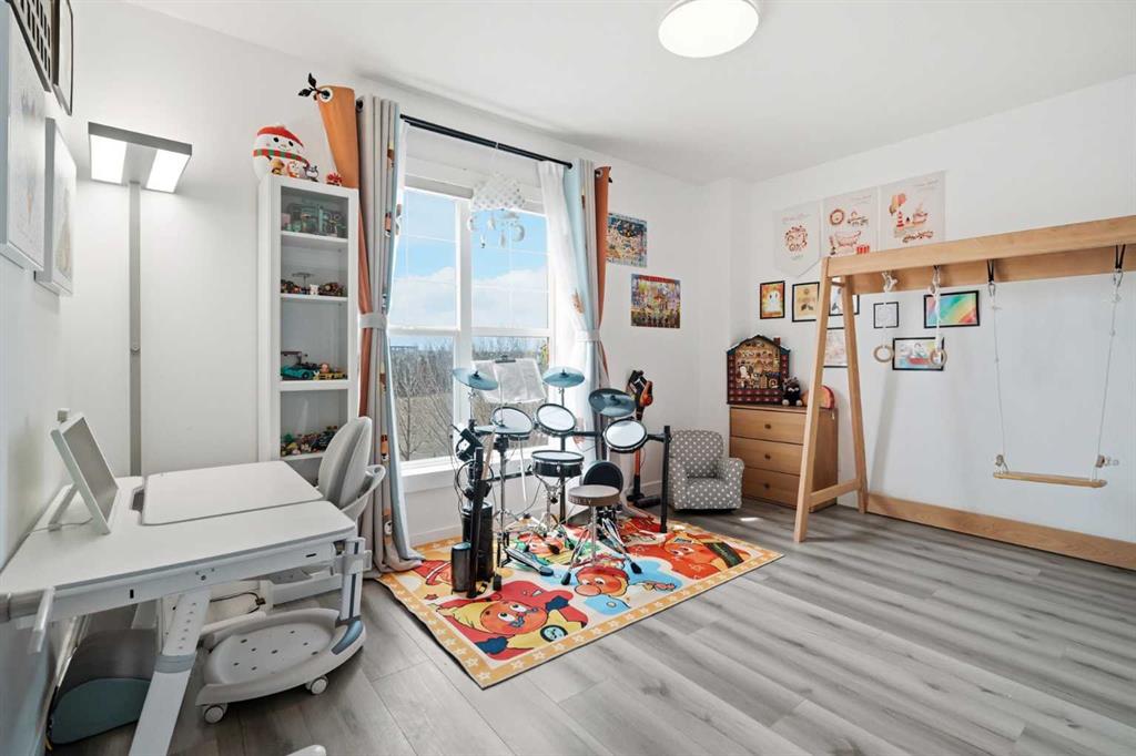 Picture for 744 73 Street SW