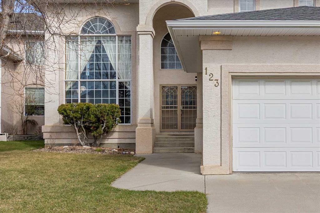 Picture for 123 Schiller Crescent NW