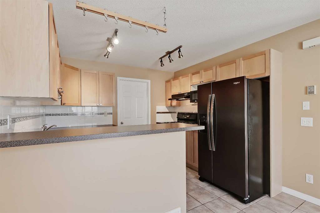 Picture for 40 Simcoe Place SW