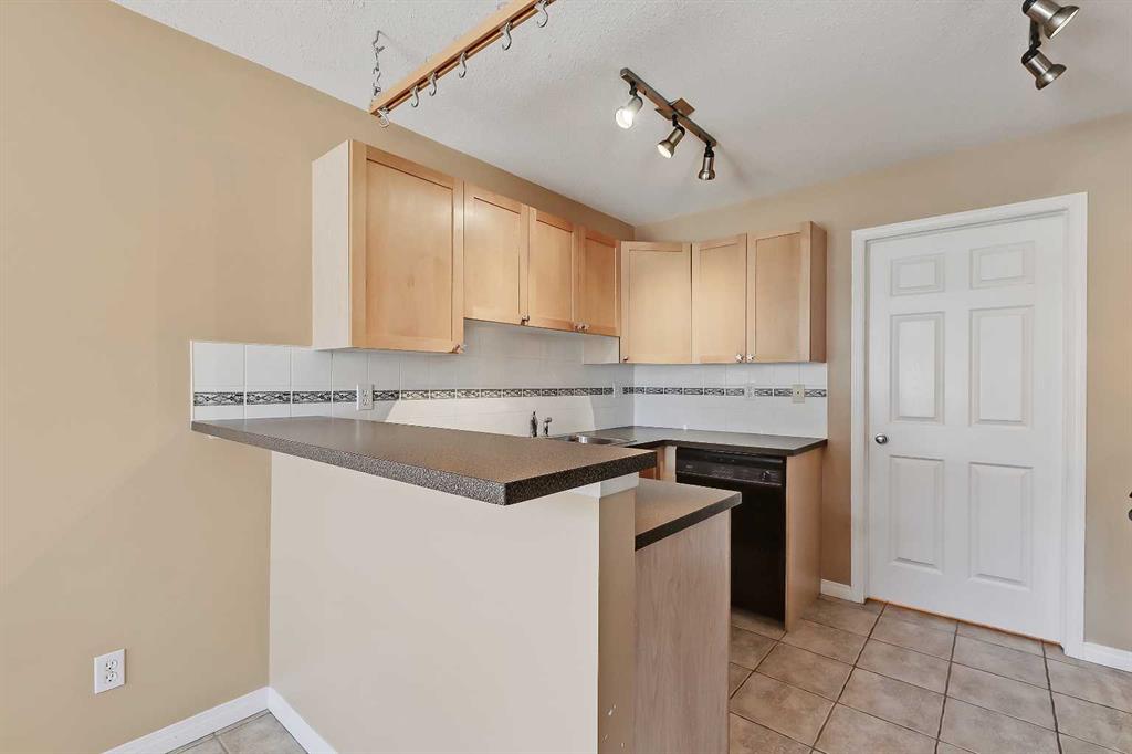 Picture for 40 Simcoe Place SW