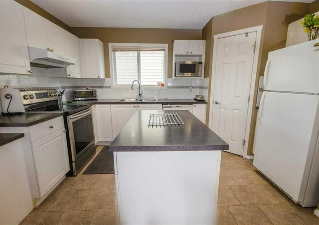 Picture for 47 Taralea Gardens NE