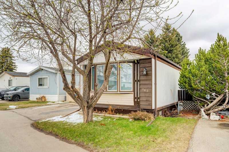 Picture for 162, 6724 17 Avenue SE